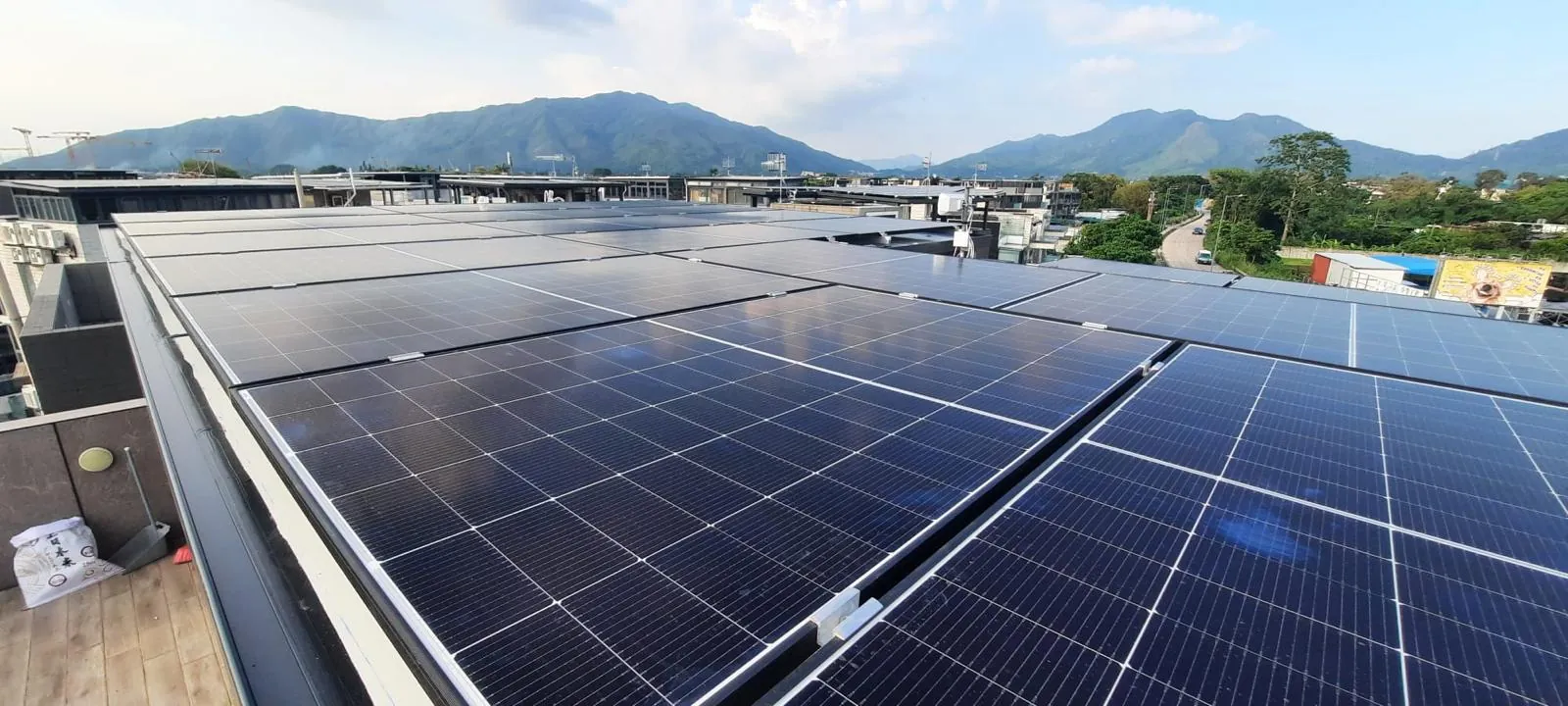元朗錦上路田心村 村屋天台太陽能工程相片 2